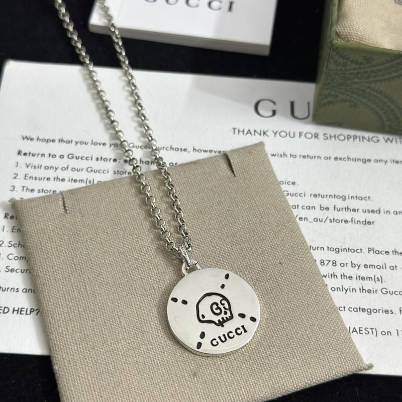 G*u*i necklaces